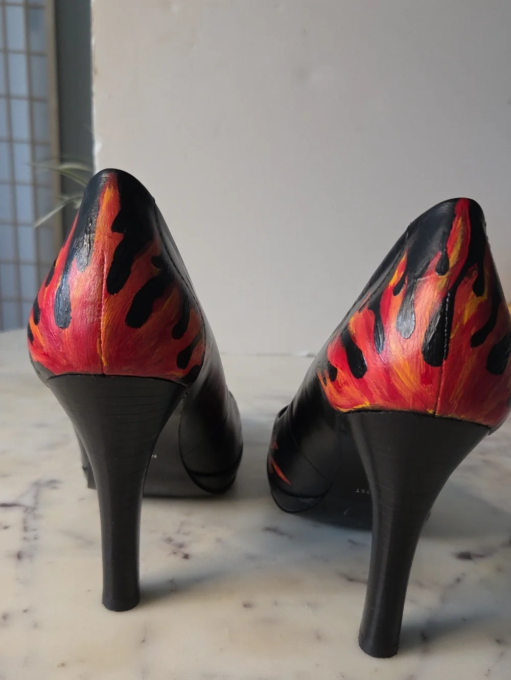 Nine West Black Pumps with Red and Orange Flame Design Sz 9.5 🔥